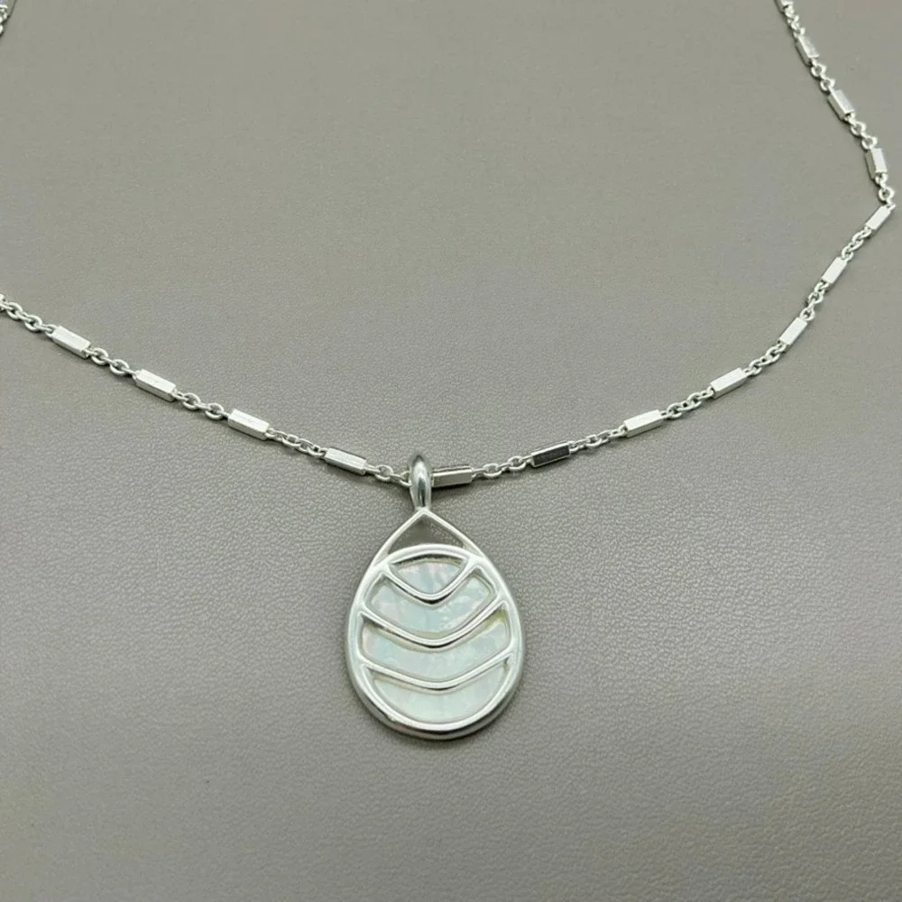 Stella & Dot Necklace Womens Silver Tone Mother of Pearl Teardrop Pendant 18